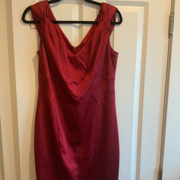 Red fancy dress - Picture 1 of 3